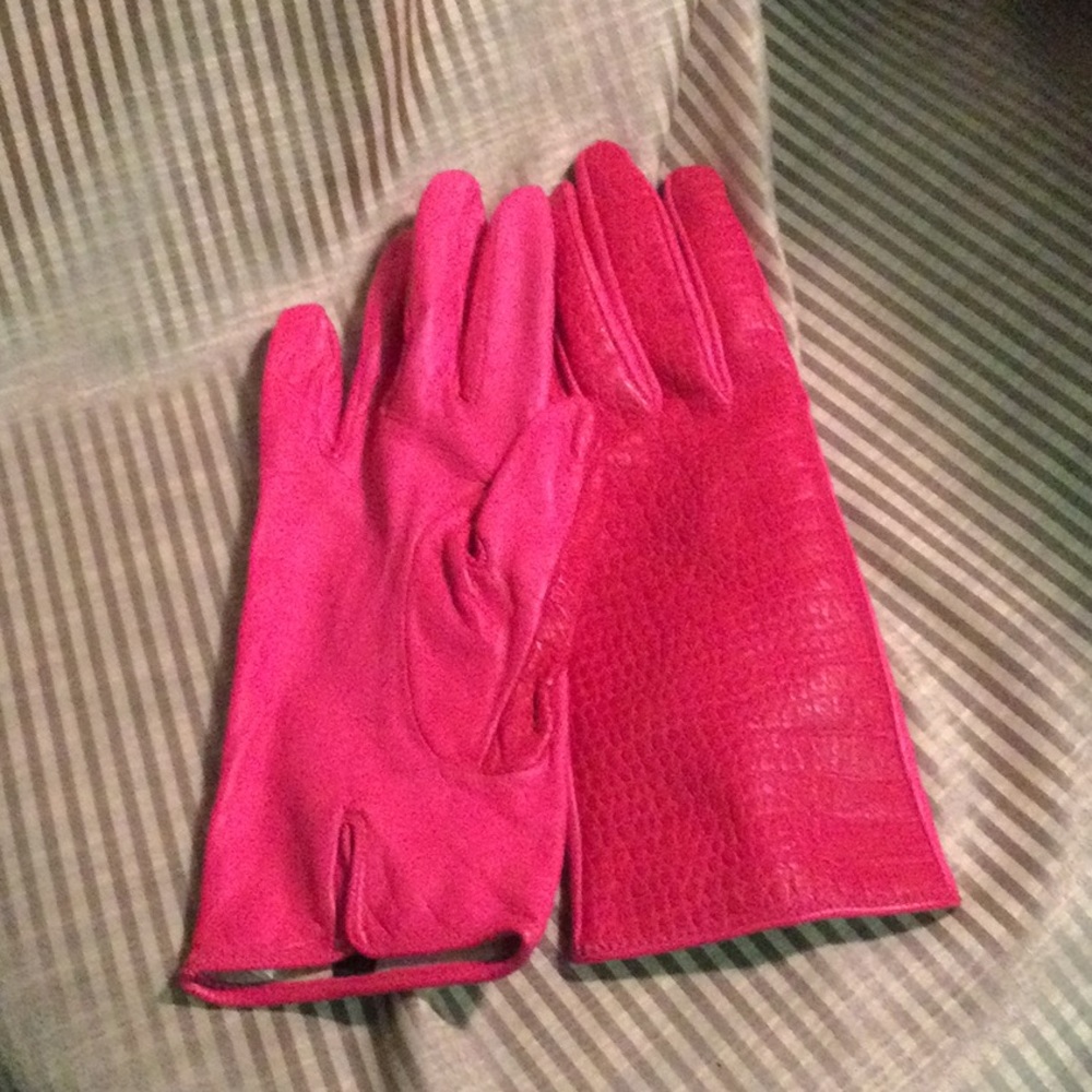 Pink leather Italian gloves